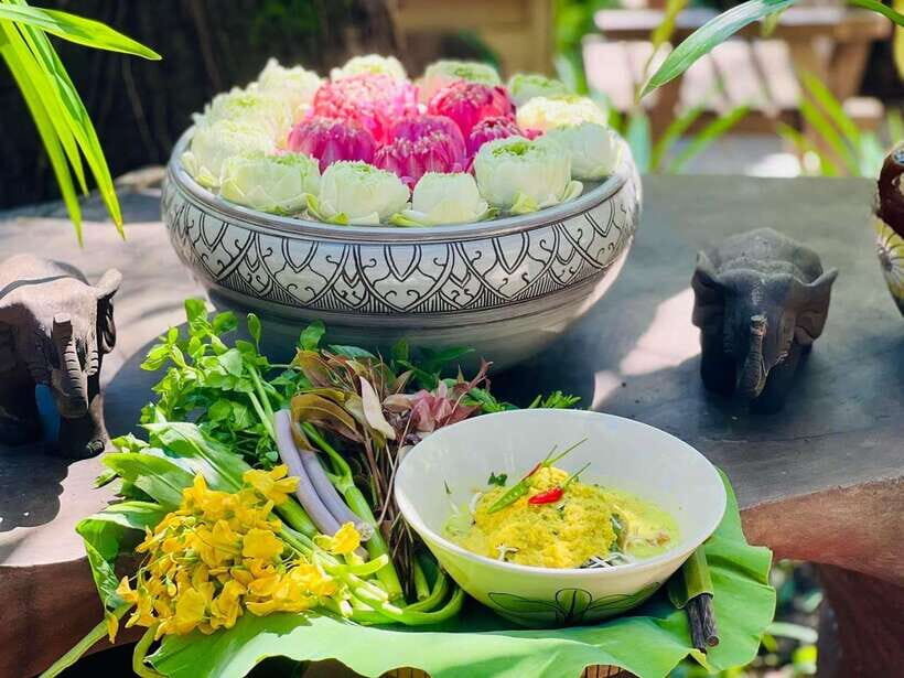 Siem Reap: Small Group Street Food Tour with Tuk-Tuk Ride - First Stops: Spring Rolls, Crispy Rice Pancake, and Green Curry Noodle Soup