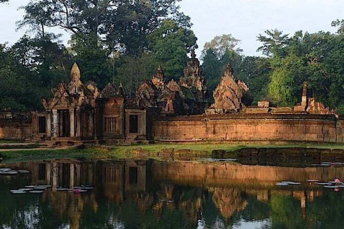 Siem Reap Temple Tuktuk Tour: Explore Angkor Wat and beyond. - Tiger’s role: local context, then meet up after you walk