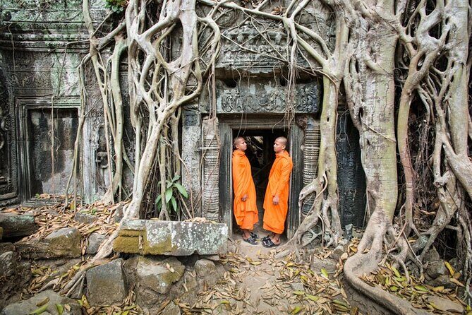 Siem Reap Tour: Angkor Wat Sunrise, Bayon, Ta Prohm, Banteay Srei - Angkor Thom South Gate: the demons-and-gods story in stone