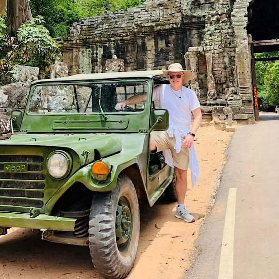Siem Reap: Ultimate Angkor Wat Offbeat Experience by Jeep - Angkor Wat in two hours: reading the main highlights without rushing