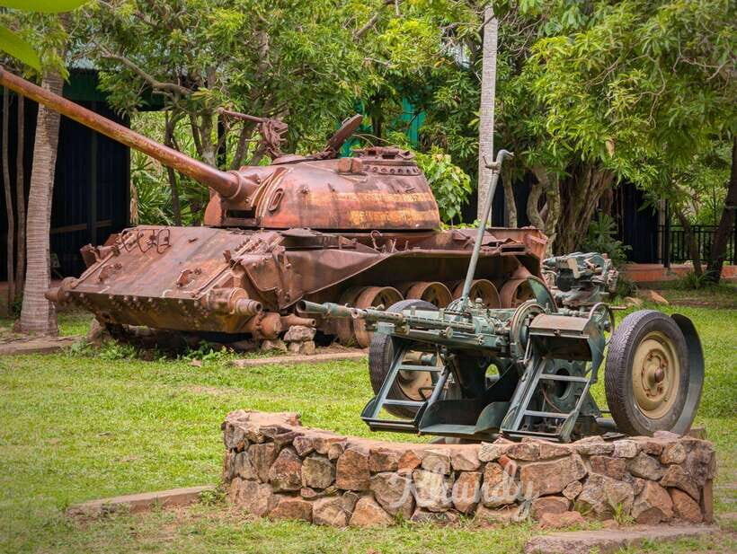 Siem Reap: War Museum included Ticket & Free Round trip - Artifacts and Photo Boards: How the Story Is Framed