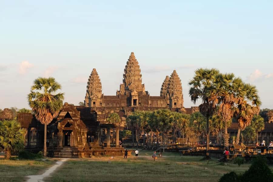SiemReap: Private Angkor Wat Tour in English or German guide - Private Angkor Wat Tour: small group comfort in Siem Reap