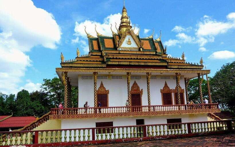 Sihanoukville City Tour for Cruise Passengers with 7 Stops - Phsar Leu Central Market: fruit, seafood, and Khmer food tastings