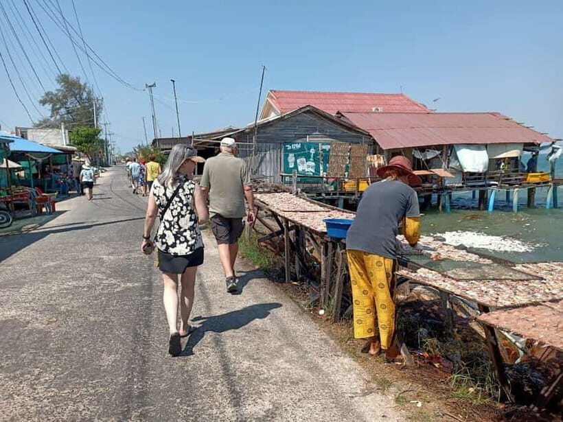 Sihanoukville: Group Shore Excursion from Cruise Port - Preah Thong & Neang Neak, Then the Golden Lions Roundabout