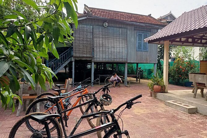 Silk Island at Twilight Cycle Encounter - Return to Phnom Penh by ferry and tuk tuk: easy end, flexible drop