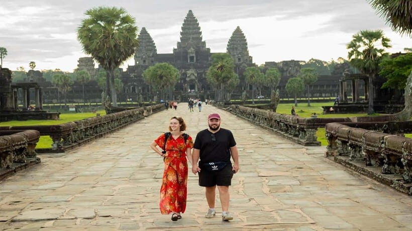 Small-Group Explore Angkor Wat Sunrise Tour with Guide - Srah Srong Breakfast: a real break near the Royal Bath