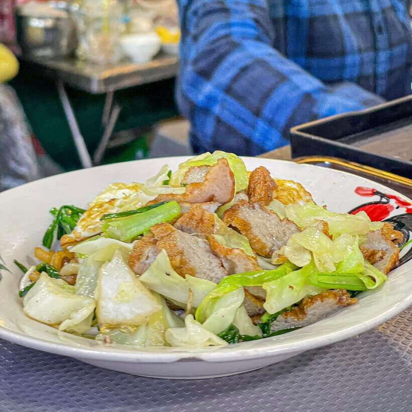 Street Food Tour and Phare Circus with Tuk-Tuk Transfers - Night Market Stop: Dessert, Skewers, and the Insect-Snack Moment