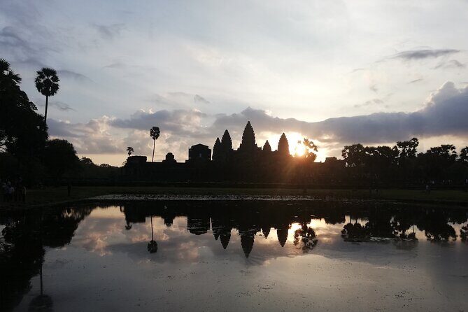 Sunrise Small Group Tour to Angkor Wat Temple - Angkor Wat Inside-Outside: What You Actually Gain From a Local Guide