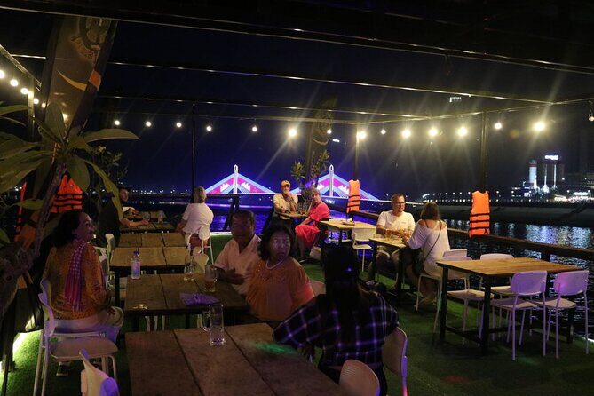 Sunset Cruise-Unlimited Beers-Sodas-BBQ buffet-Fruit platter - Unlimited beer and soft drinks: fun flow, but know what you’re buying