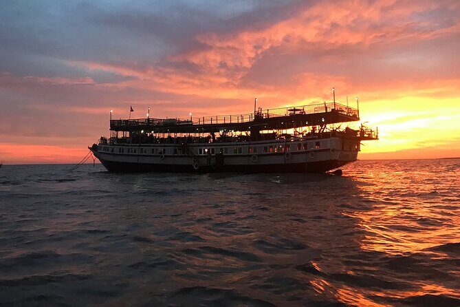 Sunset Dinner and drinks includes a Floating Village cruise tour. - The Switch to Dinner on Queen Tara: Sunset Views Done Right