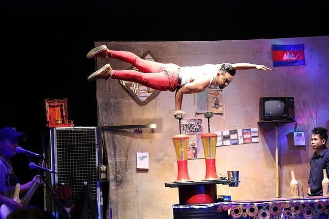 The Cambodian Circus Show and Pub Street Night Market - The Phare Café dinner moment (and how to plan for it)