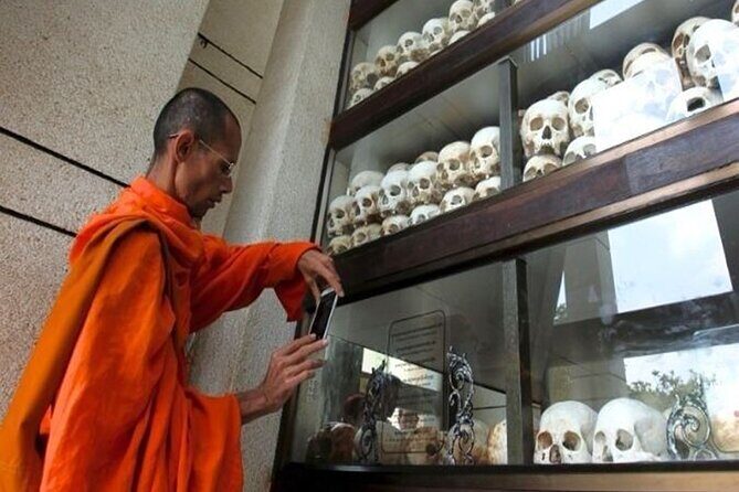 The killing field and Toul Sleng Genocide museum (S21) Tour - Key highlights at a glance