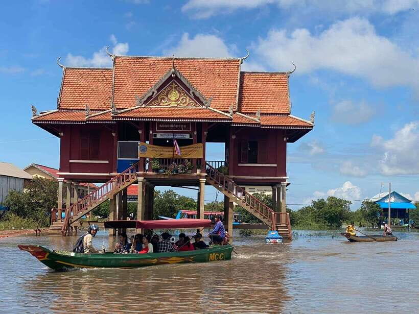 Tonle sap, Kompong Phluk (Floating village) - Dry vs Wet Season Life on Stilt Houses